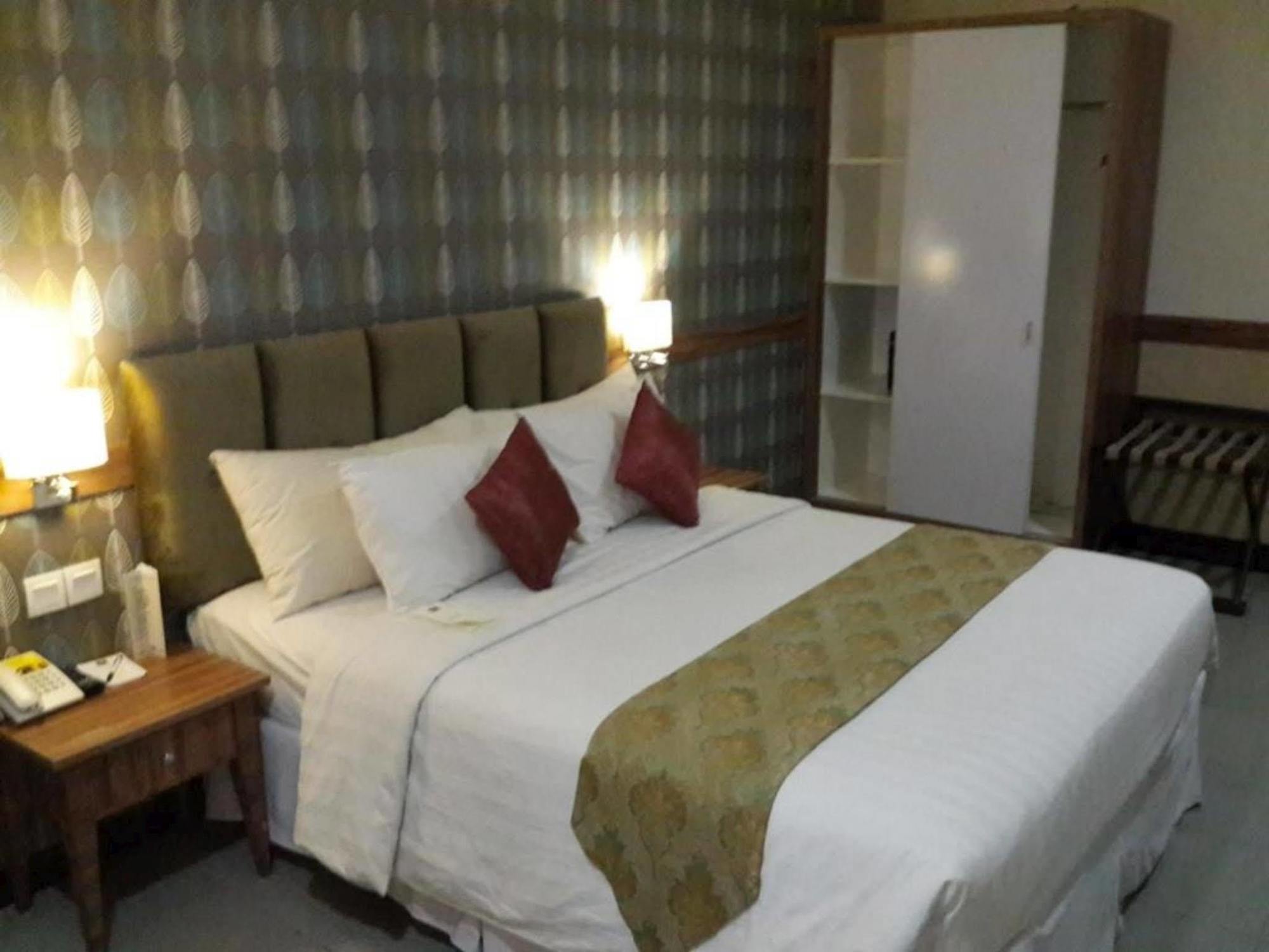 Amarelo Hotel Solo Kültér fotó